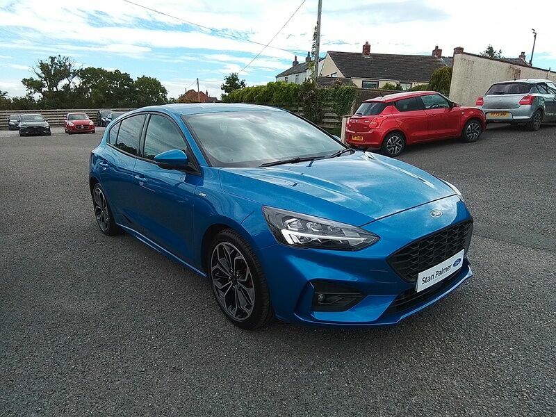 Compare Ford Focus St-line X Tdci WR70ZXE Blue