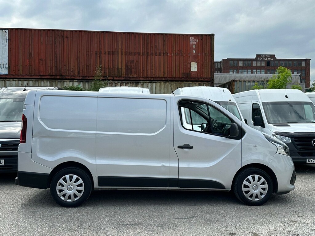 Compare Renault Trafic Trafic Sl27 Business Energy Dci ET65UDP Silver