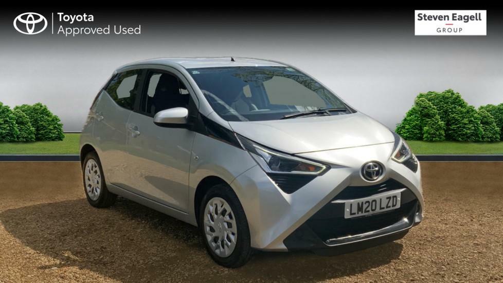 Compare Toyota Aygo 1.0 Vvt-i X-play Hatchback Euro LM20LZD Silver
