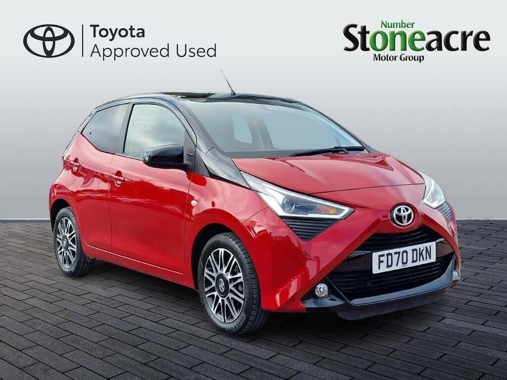 Compare Toyota Aygo 1.0 Vvt-i X-clusiv Hatchback FD70DKN Red