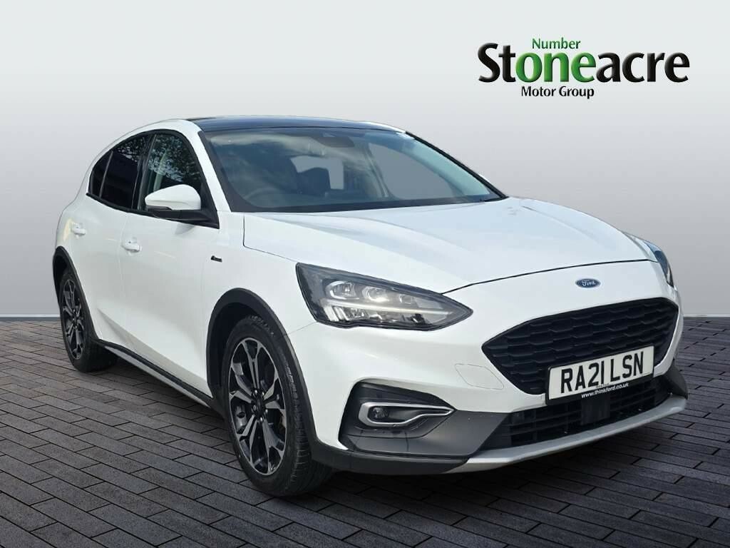 Compare Ford Focus Active X Edition RA21LSN White