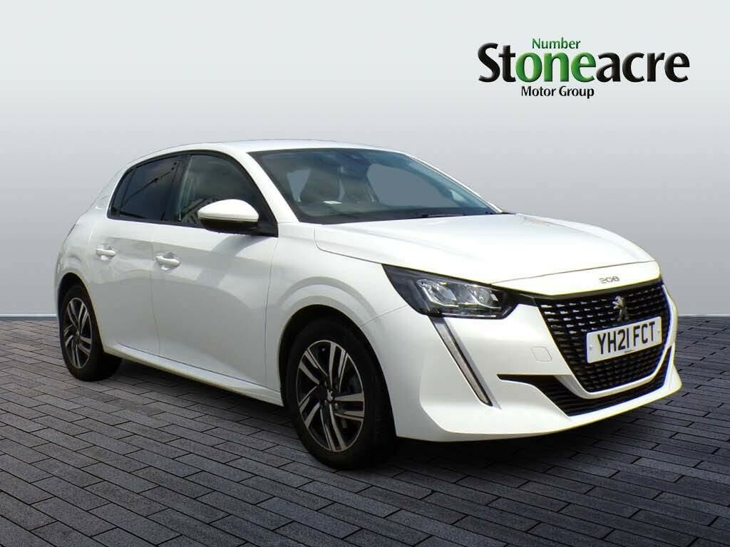 Compare Peugeot 208 Bluehdi Allure Ss YH21FCT White