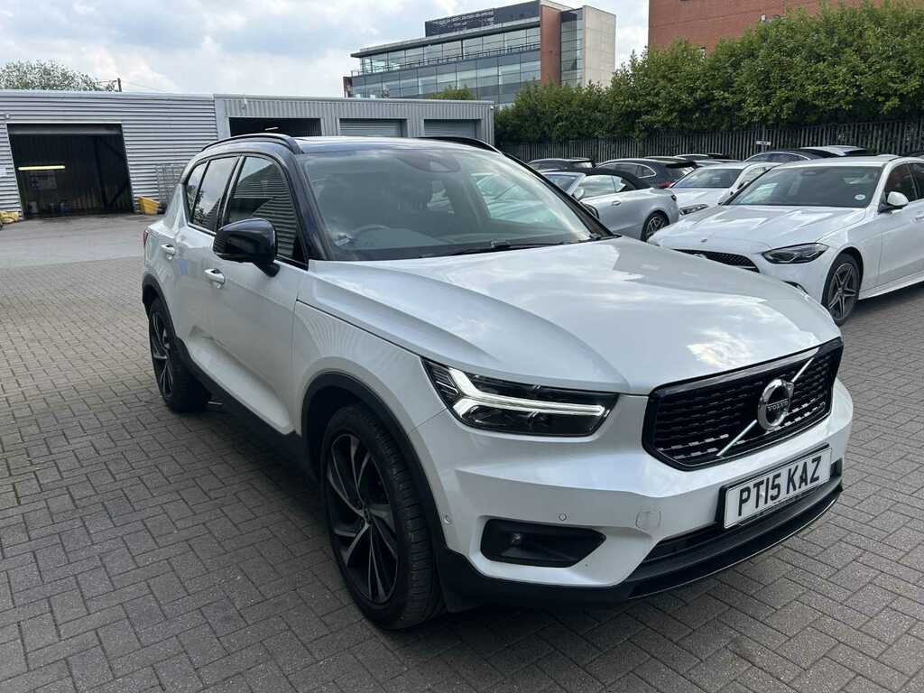 Compare Volvo XC40 2.0 D4 190 First Edition Awd Geartronic EJ18YGP White