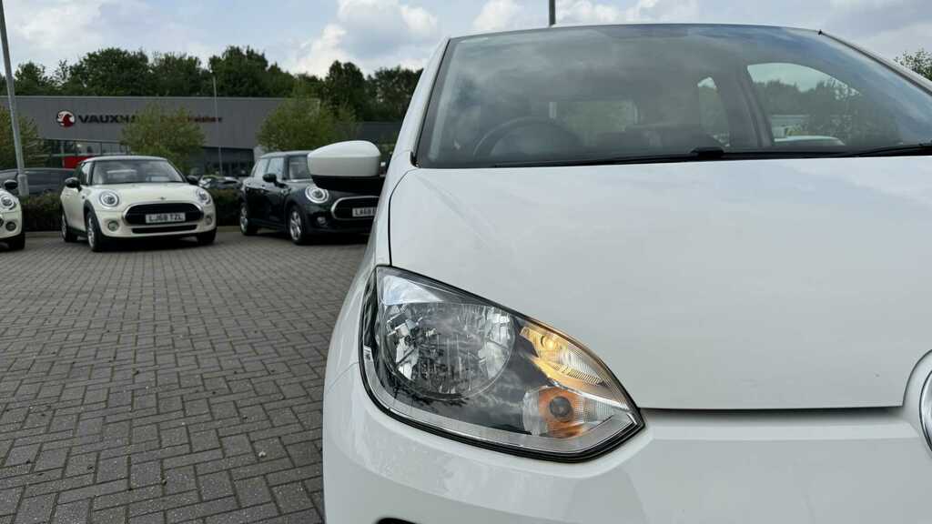 Compare Volkswagen Up 1.0 Move YA64GWF White