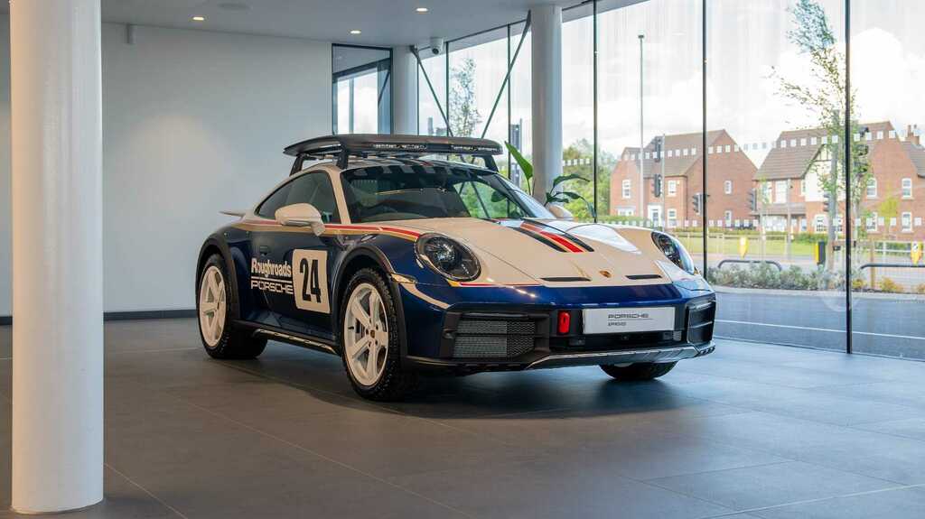 Compare Porsche 911 Dakar FD73DYO White