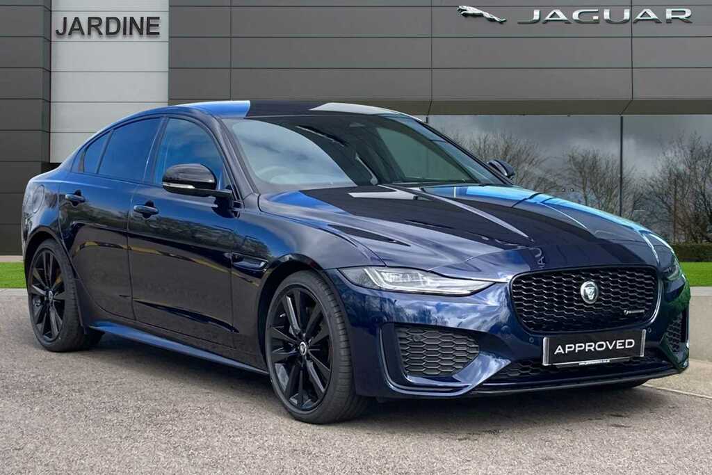 Compare Jaguar XE 2.0 D200 R-dynamic Se Black KM24RAX Blue