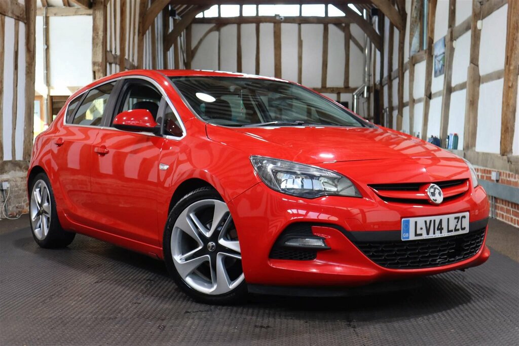 Compare Vauxhall Astra 1.6 16V Limited Edition Euro 5 LV14LZC Red