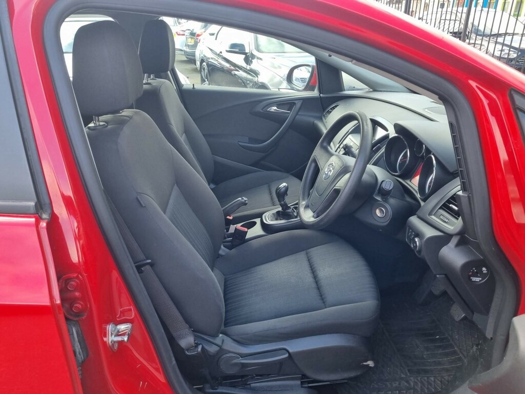 Compare Vauxhall Astra 1.3 Cdti Ecoflex KP62JKE Red