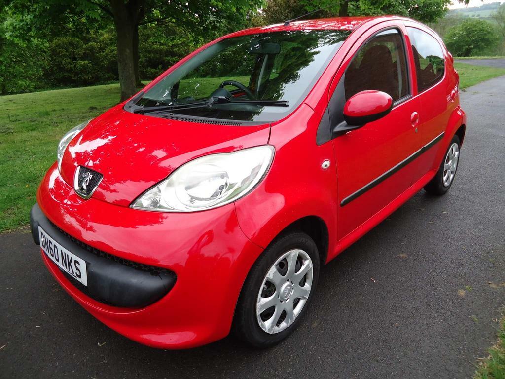 Compare Peugeot 107 1.0 12V Urban Euro 5 DN60NKS Red