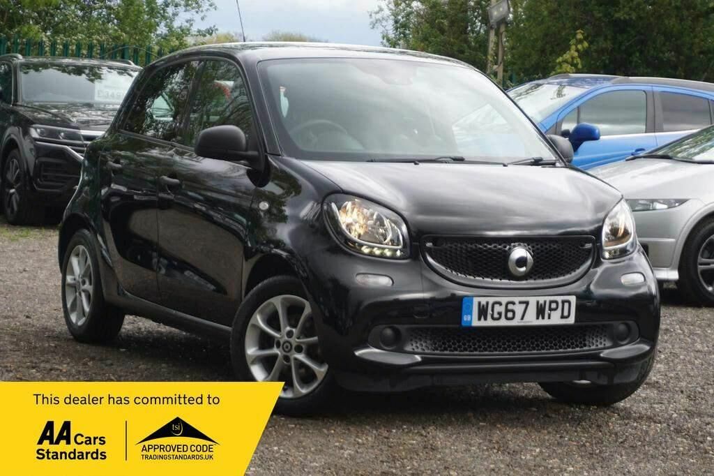 Compare Smart Forfour Hatchback 1.0 Passion Twinamic Euro 6 Ss 2 WG67WPD Black