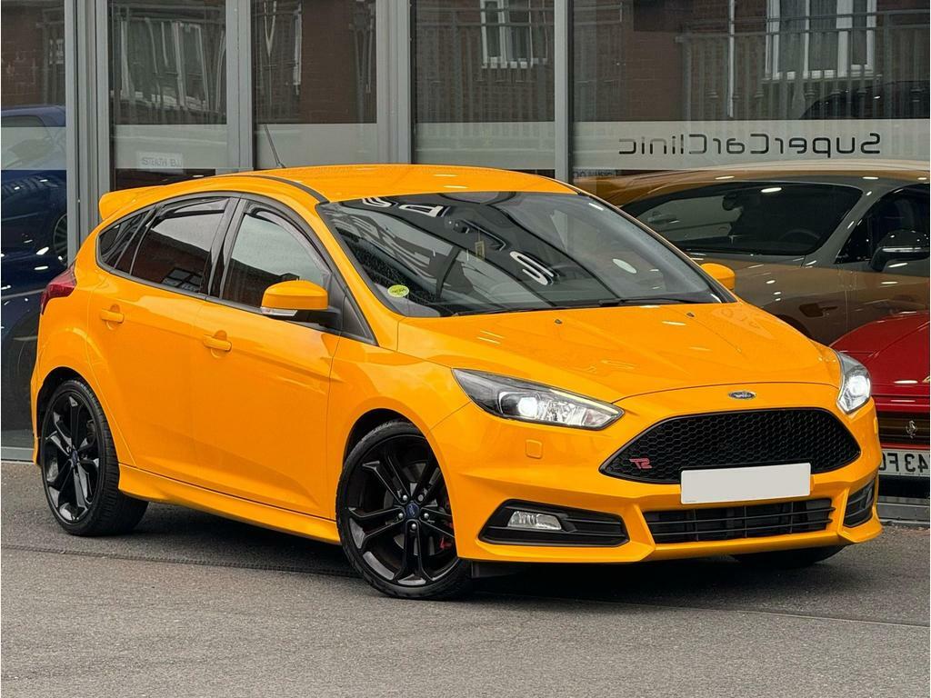 Compare Ford Focus 2.0T Ecoboost St-3 Euro 6 Ss  Yellow