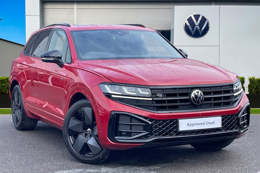Compare Volkswagen Touareg 3.0Tdi 286Ps Black Edition 4M, Towbar Trailer KY73OAH Red