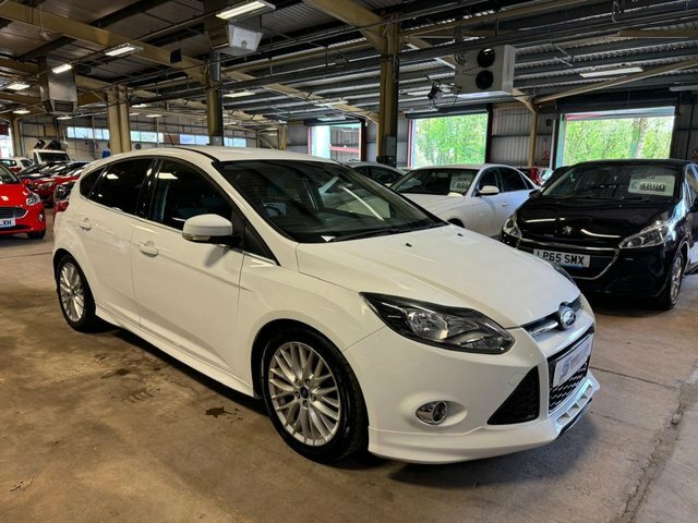 Compare Ford Focus Hatchback CN63OBG White