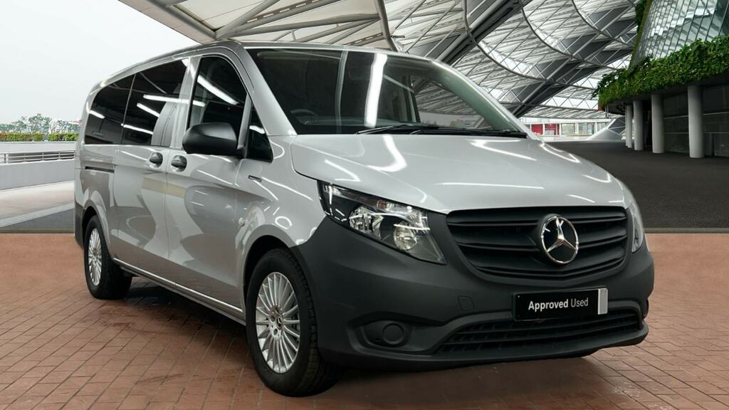 Mercedes-Benz eVito 150Kw 100Kwh Pro 9-Seater Silver #1