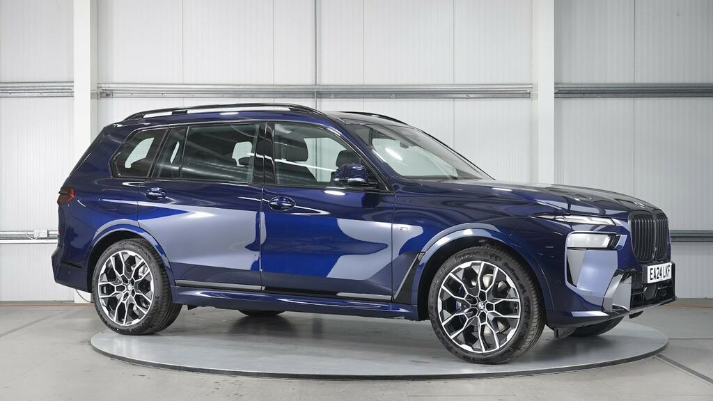 Compare BMW X7 Xdrive40d Mht M Sport Step EA24LKF Blue
