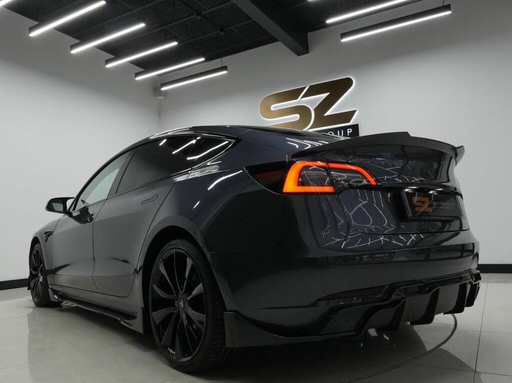 Compare Tesla Model 3 Saloon LG20XUA Grey