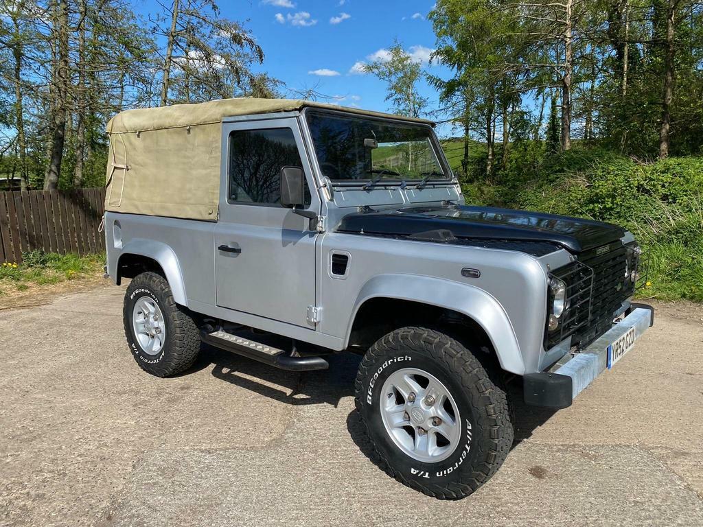 Compare Land Rover Defender 90 90 2.5 Td5 County YR52GZD Silver