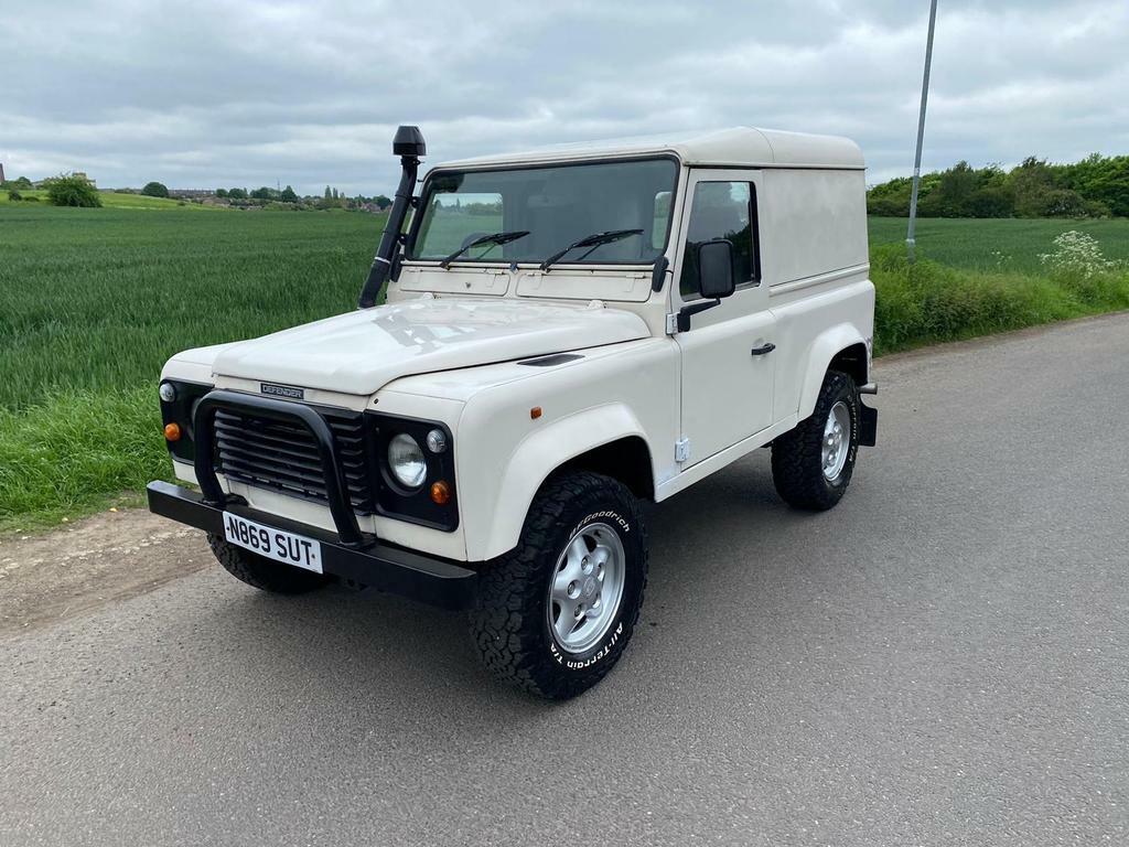 Land Rover Defender 90 90 2.5 Tdi County White #1