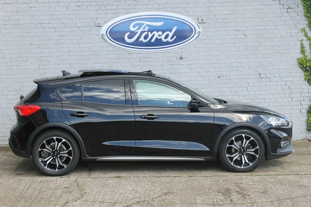 Compare Ford Focus 1.0 Ecoboost Hybrid Mhev 125 Active X Edition BJ21CYG Black