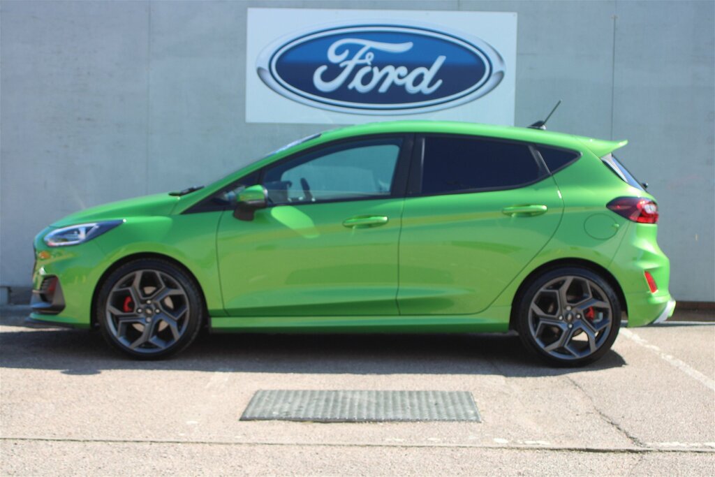 Compare Ford Fiesta 1.5 Ecoboost St-3 AK23KHU Green