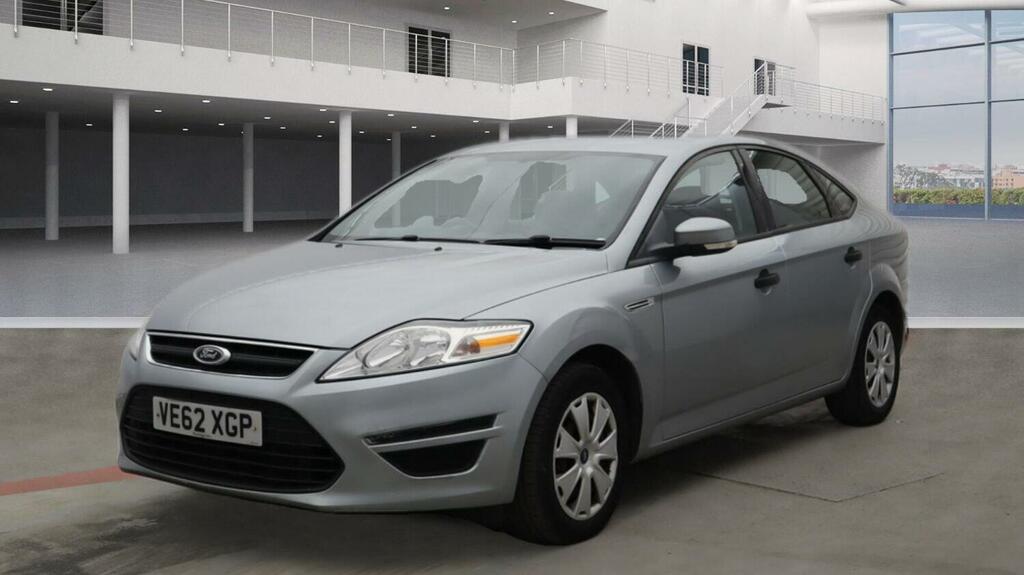 Compare Ford Mondeo Hatchback VE62XGP Silver