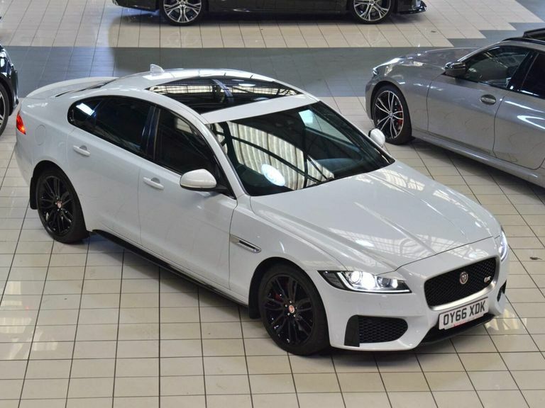 Compare Jaguar XF 3.0D V6 S Euro 6 Ss OY66XDK 