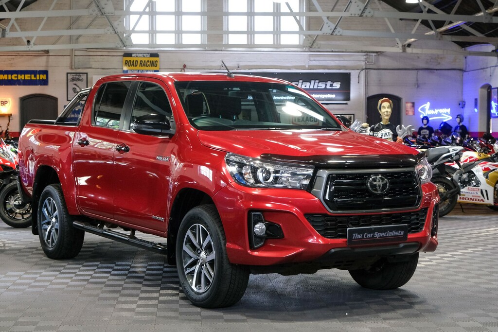 Toyota HILUX Invincible X 4Wd D-4d Dcb Red #1