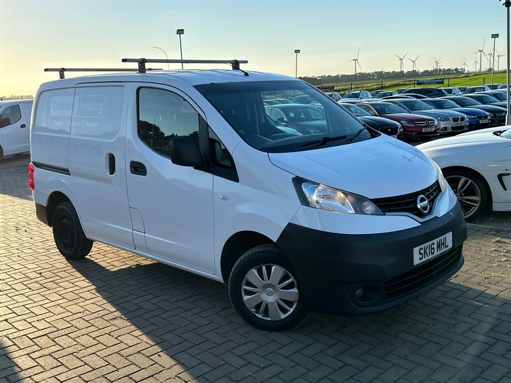 Compare Nissan NV200 Diesel SK16MHL White