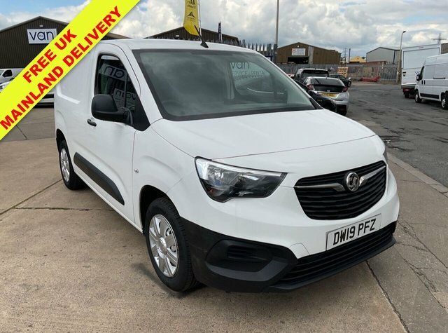 Compare Vauxhall Combo 1.6 L1h1 2300 Edition Panel Van Ss 101 Bhp With E DW19PFZ White
