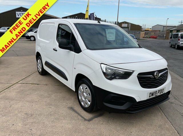 Compare Vauxhall Combo 1.6 L1h1 2300 Edition Panel Van Ss 101 Bhp With E DW19PDO White