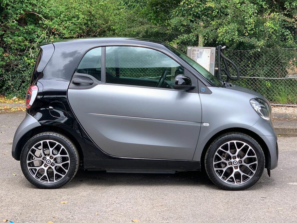 Compare Smart Fortwo Coupe Coupe 17.6Kwh Prime Exclusive 22Kw Charg RX20VPF Black
