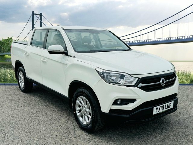 Compare SsangYong Musso 2.2 Ex 179 Bhp YX19LNP White