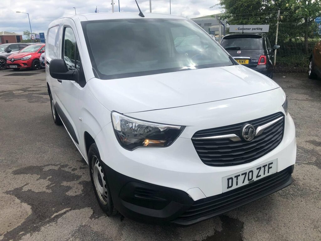 Compare Vauxhall Combo 1.5 Turbo D 2300 Dynamic L2 H1 Euro 6 DT70ZTF White