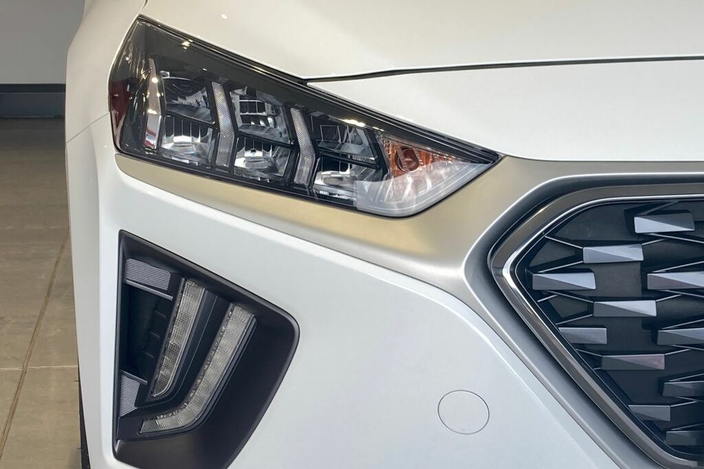 Compare Hyundai Ioniq 1.6 H Gdi Premium Se Hatchback Hybrid D EA71NBB White
