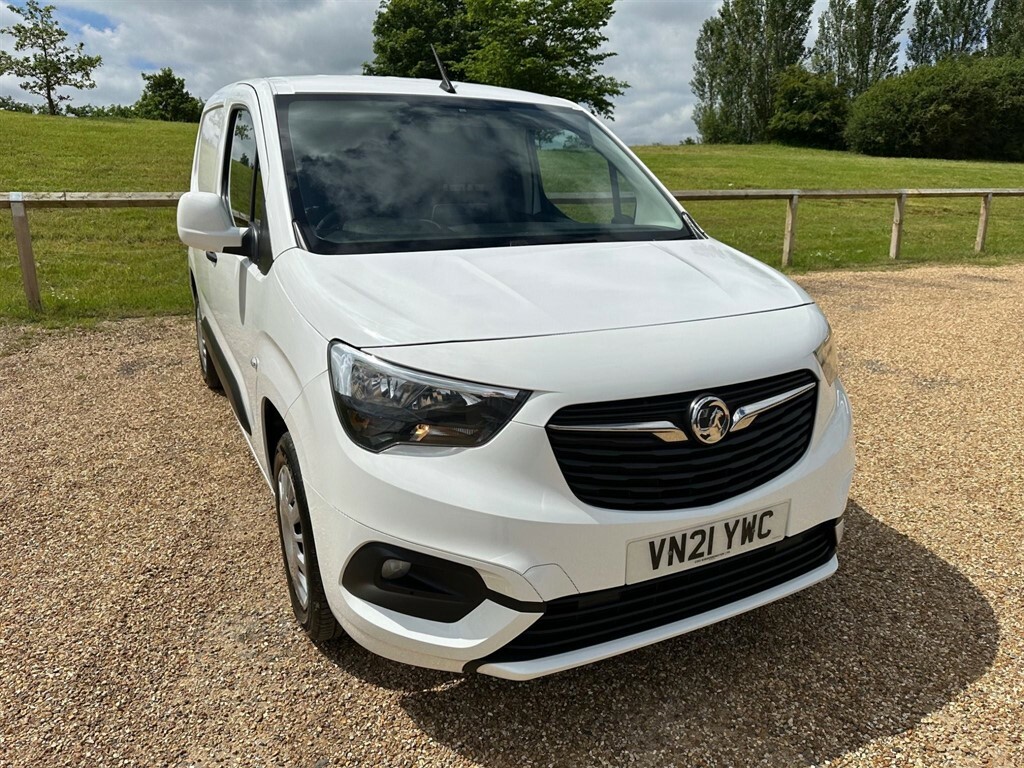 Compare Vauxhall Combo 1.5 Turbo D 2000 Sportive L1 H1 Euro 6 VN21YWC White