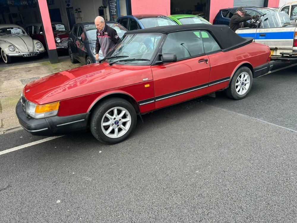 Compare Saab 900 2.0I 16V H360XRS Red