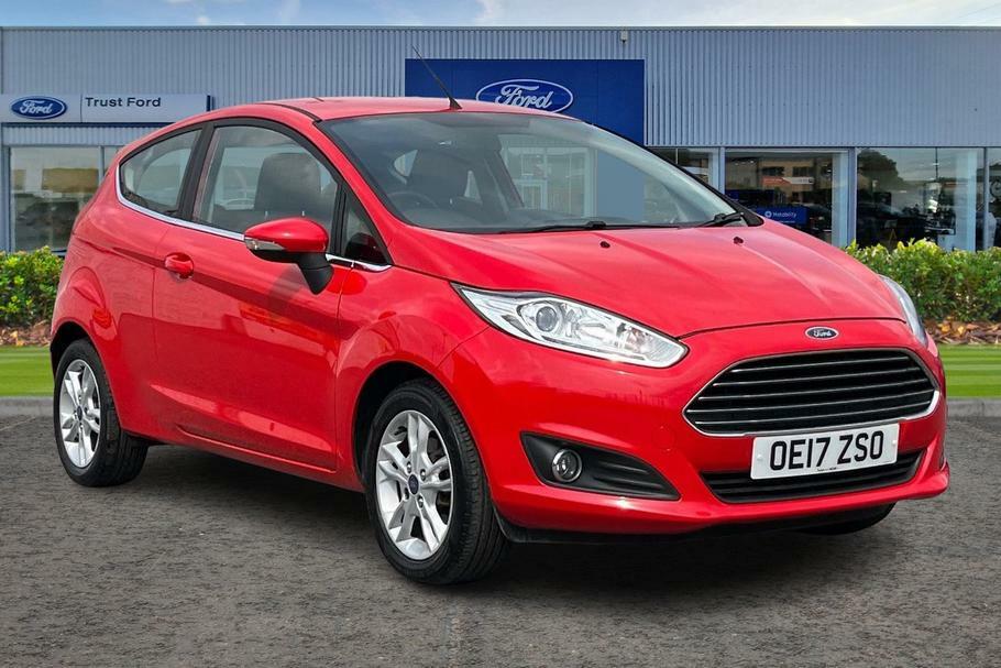 Compare Ford Fiesta 1.25 82 Zetec Navigation OE17ZSO Red