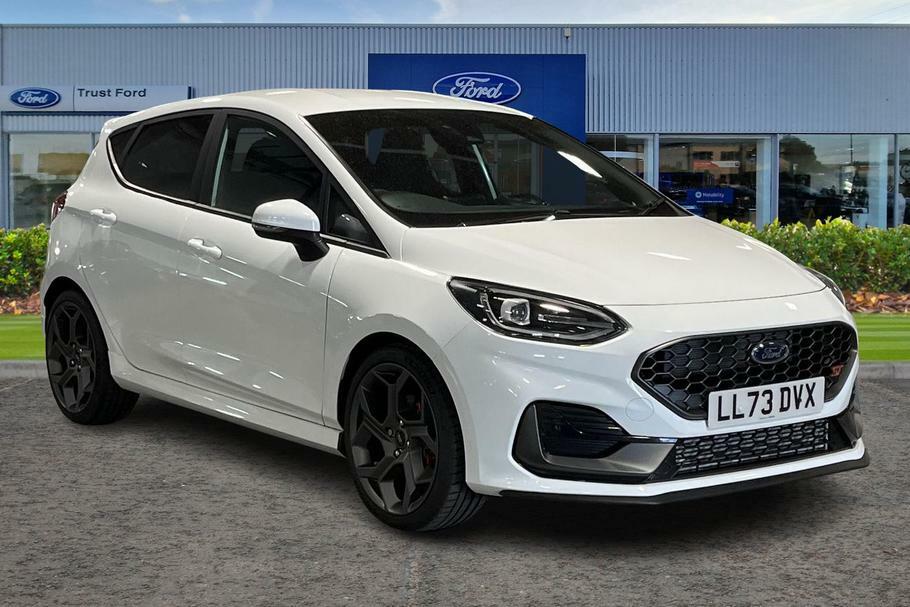Compare Ford Fiesta 1.5 Ecoboost St-3 LL73DVX White