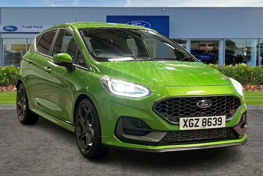 Compare Ford Fiesta 1.5 Ecoboost St-3 XGZ8639 Green