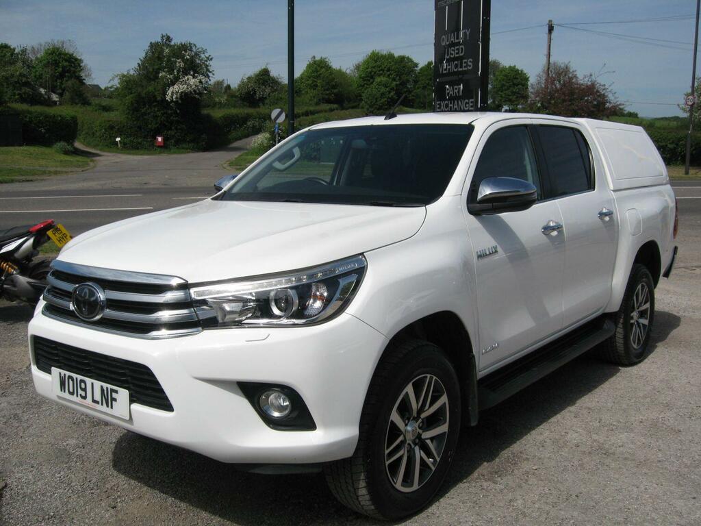Compare Toyota HILUX Pickup 2.4 D-4d Invincible,canopy Top 201919 WO19LNF White