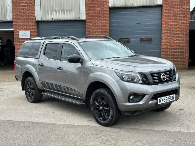 Compare Nissan Navara Double Cab Pick Up N-guard 2.3Dci 190 Tt 4Wd RX69EUR Grey