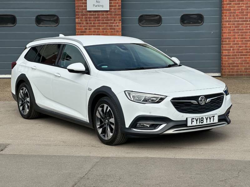 Compare Vauxhall Insignia 2.0 Turbo D 4X4 FY18YYT White