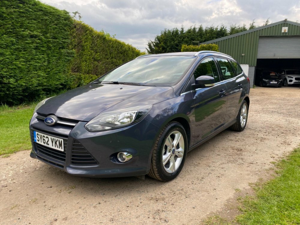 Compare Ford Focus 1.0T Ecoboost Zetec Euro 5 Ss SY62YKM Grey