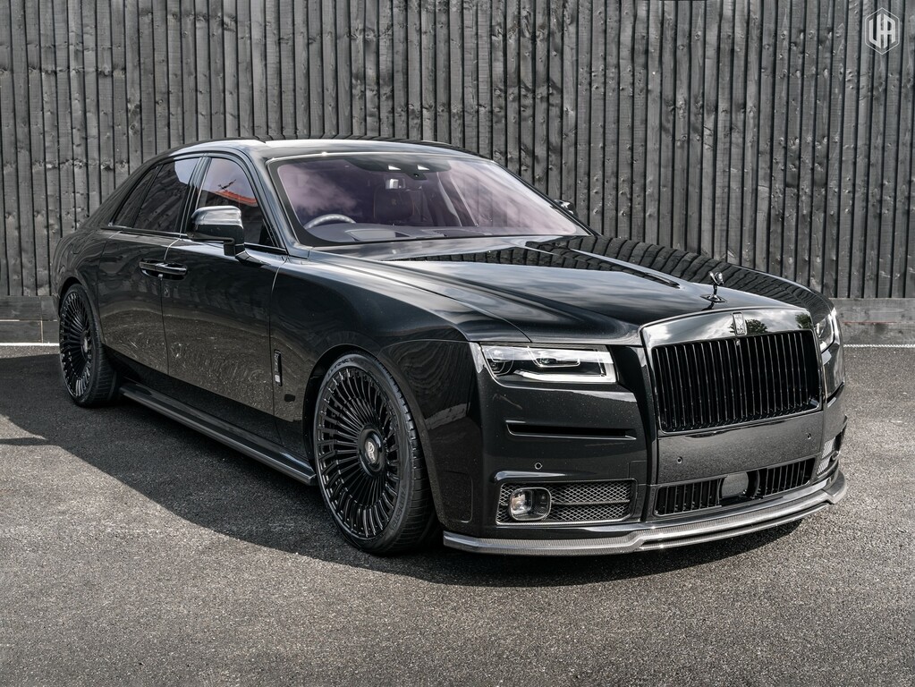 Compare Rolls-Royce Ghost V12  Black