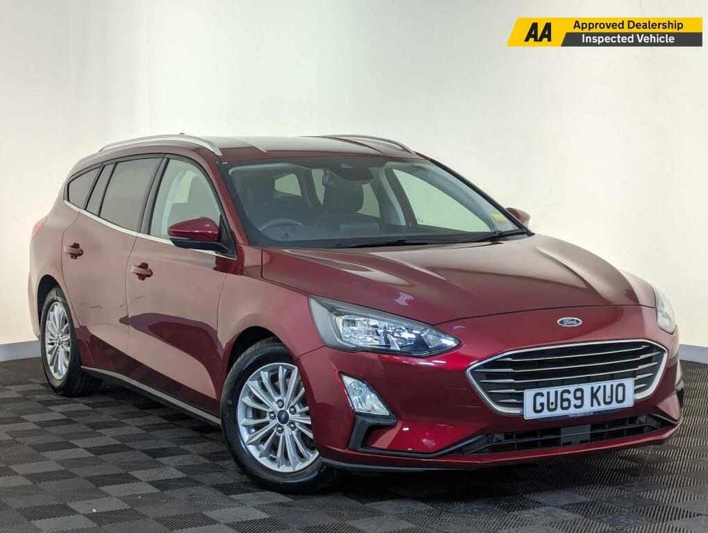 Compare Ford Focus 1.5T Ecoboost Titanium Euro 6 Ss GU69KUO Red