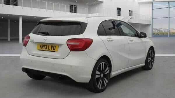 Compare Mercedes-Benz A Class Hatchback 1.6 A180 Blueefficiency Sport Euro 6 S YR13LYO White
