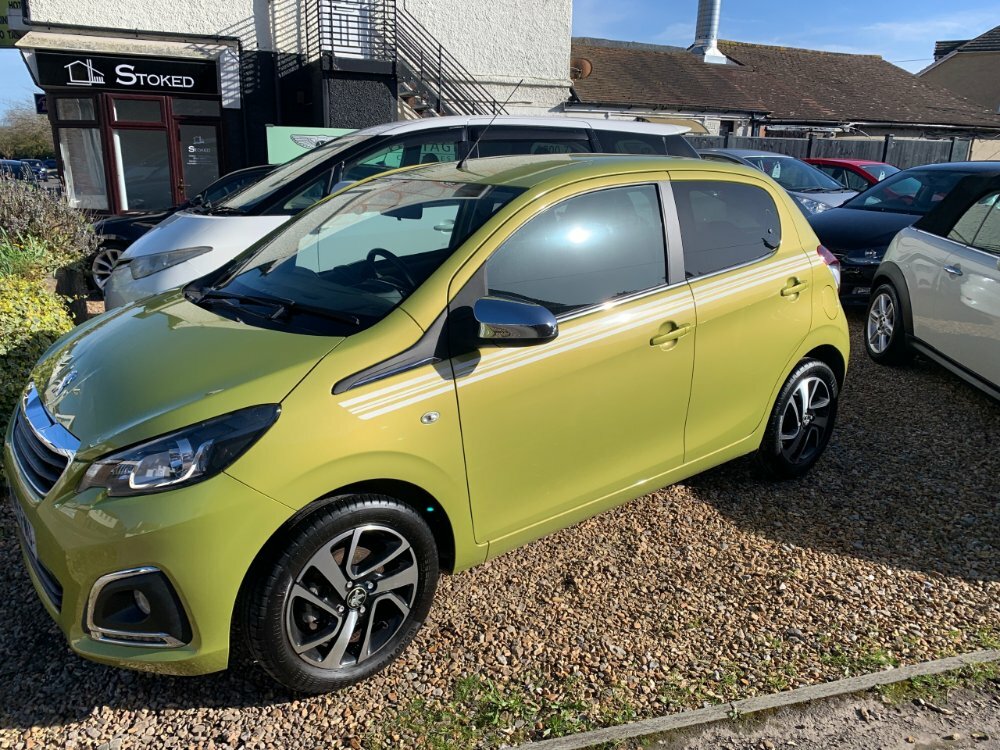 Compare Peugeot 108 Collection 5-Door RN19FWU Green