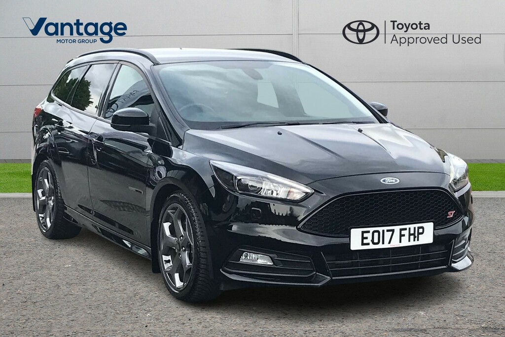 Compare Ford Focus 2.0T Ecoboost St-3 Euro 6 Ss EO17FHP Black