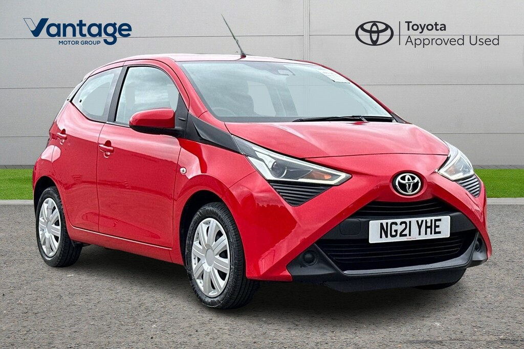 Compare Toyota Aygo 1.0 Vvt-i X-play Euro 6 Ss NG21YHE Red