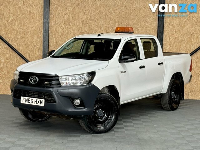 Toyota HILUX 2.4 Active 4Wd D-4d Dcb 148 Bhp White #1
